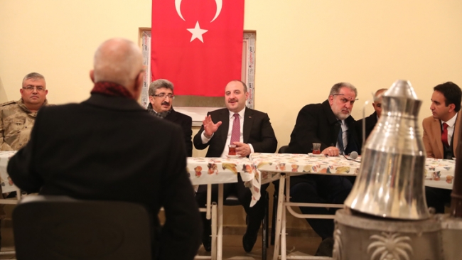 Bakan Varank husumetli iki köyü barıştırdı